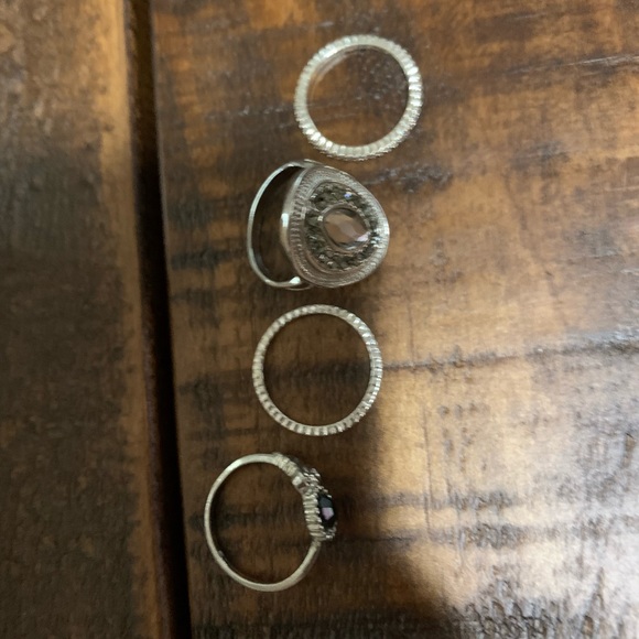 Silver ring set. Size 5 can be stackable - Picture 3 of 4
